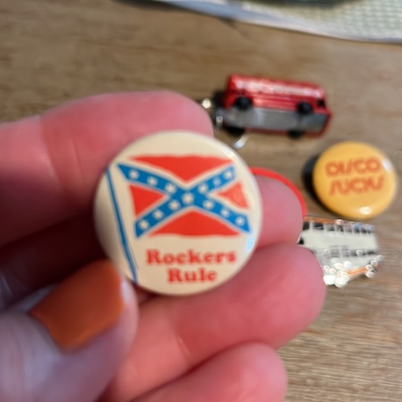 Vintage British badges pin bundle from England 1980. Rock punk mod attitude - Picture 11 of 11